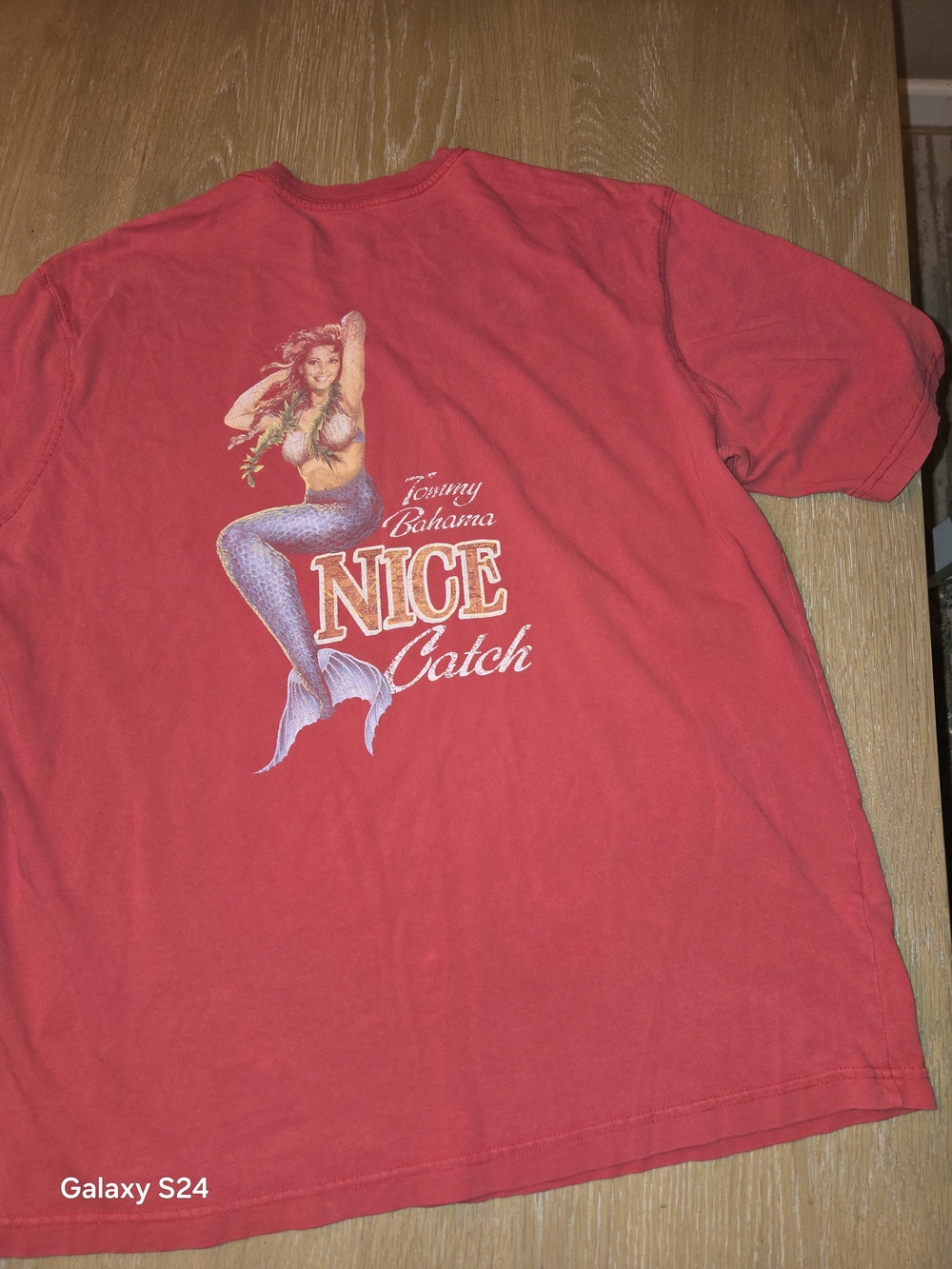 Tommy Bahama Relax Red 'Nice Catch' Graphic Tee Mens L